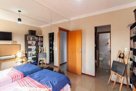 Apartamento à venda com 180m², 4 quartos e 3 vagas Apartamento à venda com 180m², 4 quartos e 3 vagasSuíte 2
