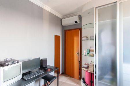 Apartamento à venda com 180m², 4 quartos e 3 vagas Apartamento à venda com 180m², 4 quartos e 3 vagasQuarto 1