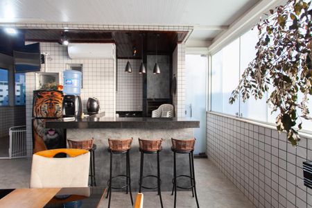 Apartamento à venda com 180m², 4 quartos e 3 vagas Apartamento à venda com 180m², 4 quartos e 3 vagasCobertura