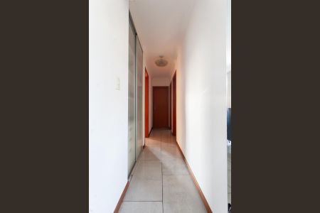 Apartamento à venda com 180m², 4 quartos e 3 vagas Apartamento à venda com 180m², 4 quartos e 3 vagasCorredor