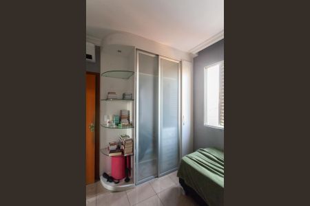 Apartamento à venda com 180m², 4 quartos e 3 vagas Apartamento à venda com 180m², 4 quartos e 3 vagasQuarto 1