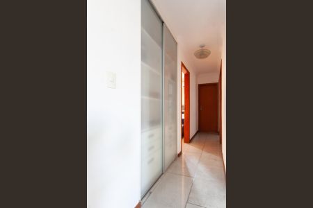 Apartamento à venda com 180m², 4 quartos e 3 vagas Apartamento à venda com 180m², 4 quartos e 3 vagasCorredor