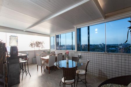 Apartamento à venda com 180m², 4 quartos e 3 vagas Apartamento à venda com 180m², 4 quartos e 3 vagasCobertura