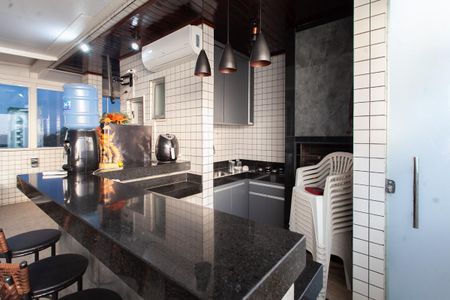 Apartamento à venda com 180m², 4 quartos e 3 vagas Apartamento à venda com 180m², 4 quartos e 3 vagasCobertura