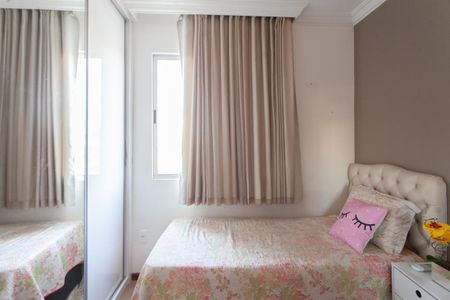 Apartamento à venda com 180m², 4 quartos e 3 vagas Apartamento à venda com 180m², 4 quartos e 3 vagasQuarto 2