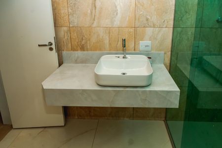 Casa à venda com 360m², 3 quartos e 2 vagasBanheiro da Suíte