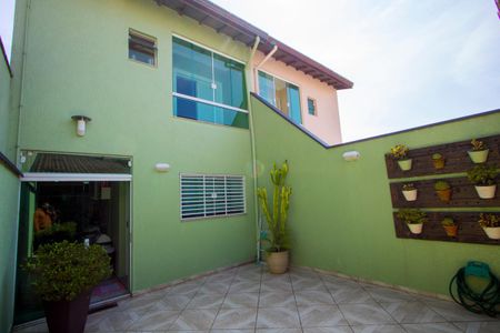 Casa à venda com 226m², 4 quartos e 4 vagasQuintal