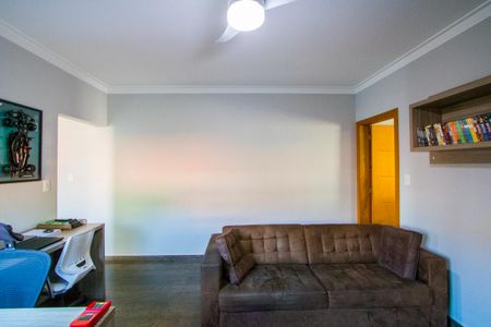 Casa à venda com 226m², 4 quartos e 4 vagasEscritório