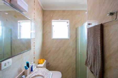 Casa à venda com 226m², 4 quartos e 4 vagasBanheiro do quarto 1