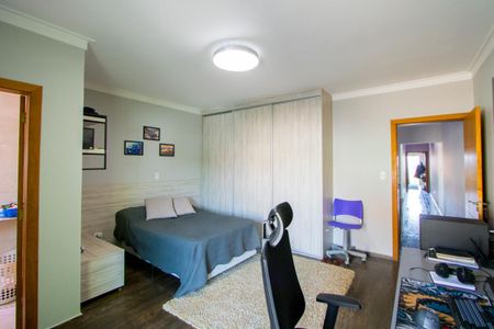 Casa à venda com 226m², 4 quartos e 4 vagasQuarto 3 - Suíte