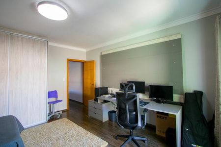 Casa à venda com 226m², 4 quartos e 4 vagasQuarto 3 - Suíte