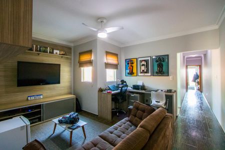 Casa à venda com 226m², 4 quartos e 4 vagasEscritório