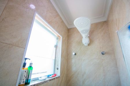 Casa à venda com 226m², 4 quartos e 4 vagasBanheiro do quarto 1