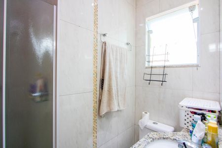 Casa à venda com 226m², 4 quartos e 4 vagasBanheiro do quarto 2