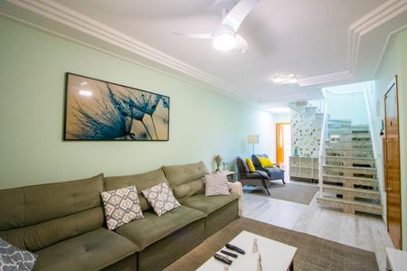 Casa à venda com 226m², 4 quartos e 4 vagasSala