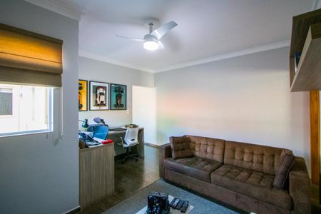 Casa à venda com 226m², 4 quartos e 4 vagasEscritório