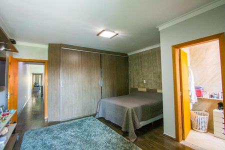 Casa à venda com 226m², 4 quartos e 4 vagasQuarto 1 - Suíte