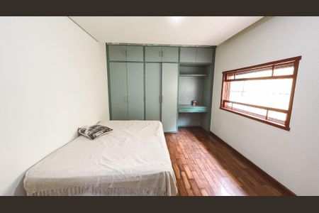 Casa à venda com 500m², 5 quartos e 5 vagasSuíte 1