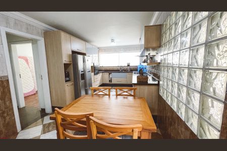 Casa à venda com 500m², 5 quartos e 5 vagasCozinha