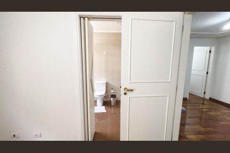 Casa à venda com 500m², 5 quartos e 5 vagasBanheiro da Suíte 1