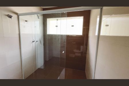 Casa à venda com 500m², 5 quartos e 5 vagasBanheiro da Suíte 1