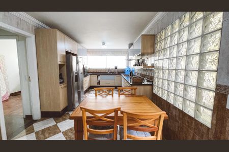 Casa à venda com 500m², 5 quartos e 5 vagasCozinha