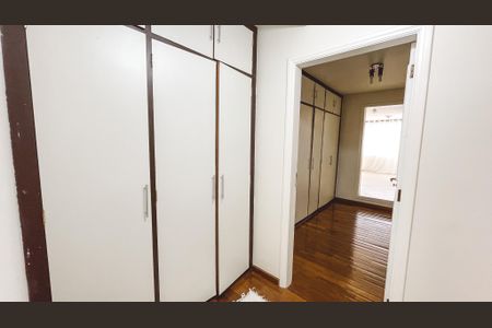 Casa à venda com 500m², 5 quartos e 5 vagasCloset da Suíte 2
