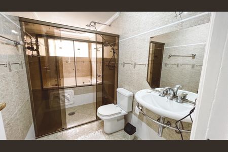 Casa à venda com 500m², 5 quartos e 5 vagasBanheiro da Suíte 2