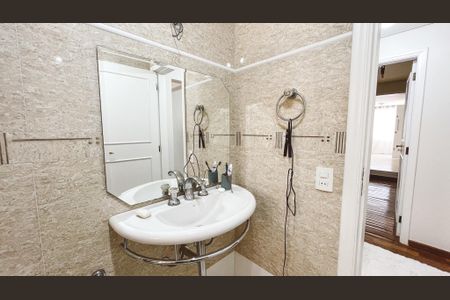 Casa à venda com 500m², 5 quartos e 5 vagasBanheiro da Suíte 2