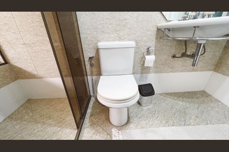 Casa à venda com 500m², 5 quartos e 5 vagasBanheiro da Suíte 2