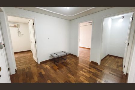 Casa à venda com 500m², 5 quartos e 5 vagasCorredor