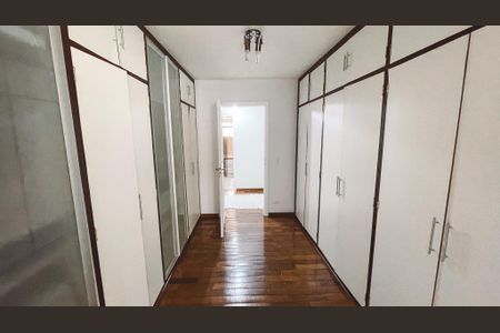 Casa à venda com 500m², 5 quartos e 5 vagasCloset da Suíte 2