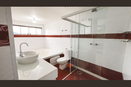 Casa à venda com 500m², 5 quartos e 5 vagasBanheiro da Suíte 3