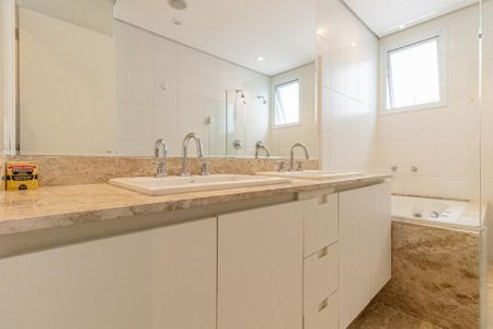 Apartamento para alugar com 112m², 2 quartos e 2 vagas Apartamento para alugar com 112m², 2 quartos e 2 vagasBanheiro da Suíte 1