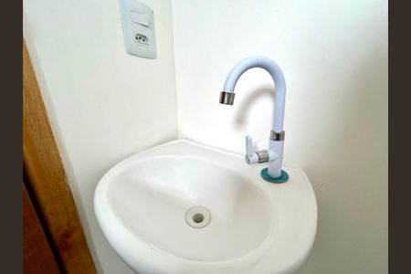 Banheiro de kitnet/studio para alugar com 1 quarto, 35m² em Jardim Bom Clima, Guarulhos