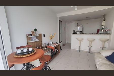 Sala de apartamento para alugar com 1 quarto, 44m² em Barra da Tijuca, Rio de Janeiro