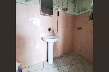Casa à venda com 308m², 4 quartos e 5 vagasBanheiro 2 - Edícula