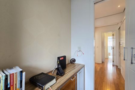 Apartamento à venda com 149m², 2 quartos e 3 vagas Apartamento à venda com 149m², 2 quartos e 3 vagasEscritório