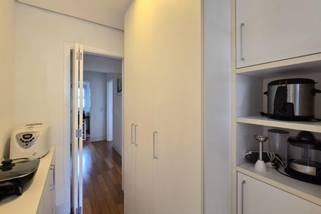 Apartamento à venda com 149m², 2 quartos e 3 vagas Apartamento à venda com 149m², 2 quartos e 3 vagasQuarto de Serviço