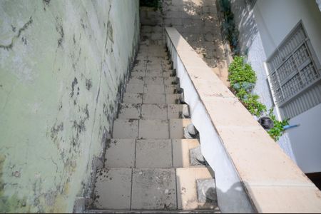 Casa à venda com 160m², 3 quartos e 2 vagasEscada