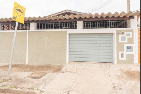 Casa à venda com 175m², 2 quartos e sem vaga Casa à venda com 175m², 2 quartos e sem vagaFachada