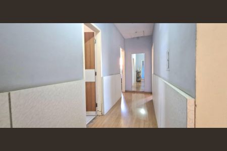 Casa à venda com 790m², 4 quartos e 3 vagasCorredor quartos