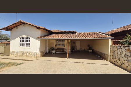 Casa à venda com 790m², 4 quartos e 3 vagasFachada