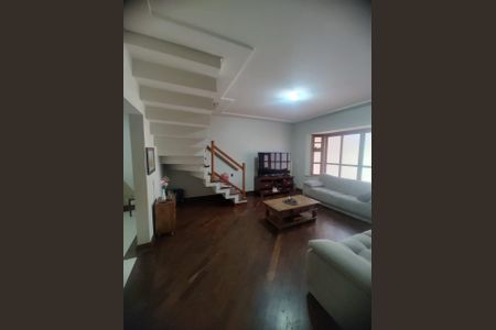 Casa à venda com 3 quartos, 200m² em Vila Scarpelli, Santo André