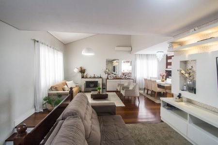 Casa de condomínio à venda com 297m², 3 quartos e 2 vagasSala