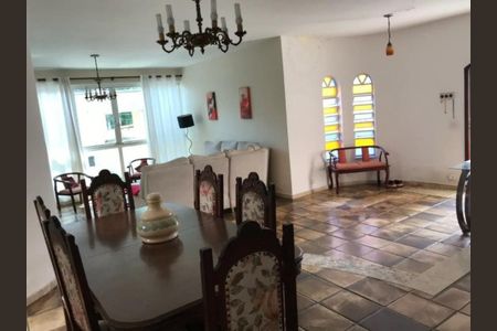 Casa à venda com 326m², 3 quartos e 3 vagasFoto 01