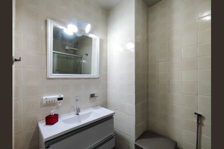 Apartamento à venda com 83m², 2 quartos e 1 vagaBanheiro Social