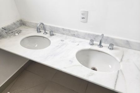 Apartamento à venda com 130m², 3 quartos e 4 vagas Apartamento à venda com 130m², 3 quartos e 4 vagasBanheiro da Suíte 3