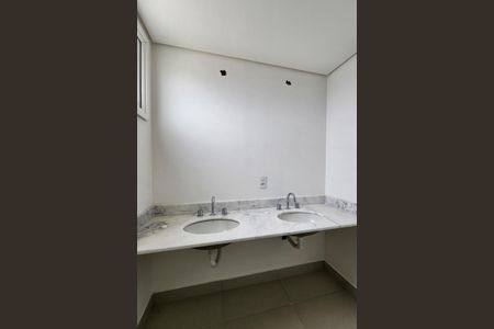 Apartamento à venda com 130m², 3 quartos e 4 vagas Apartamento à venda com 130m², 3 quartos e 4 vagasBanheiro da Suíte 3