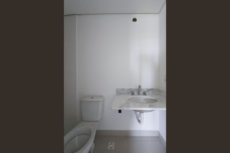 Apartamento à venda com 130m², 3 quartos e 4 vagas Apartamento à venda com 130m², 3 quartos e 4 vagasBanheiro da Suíte 1